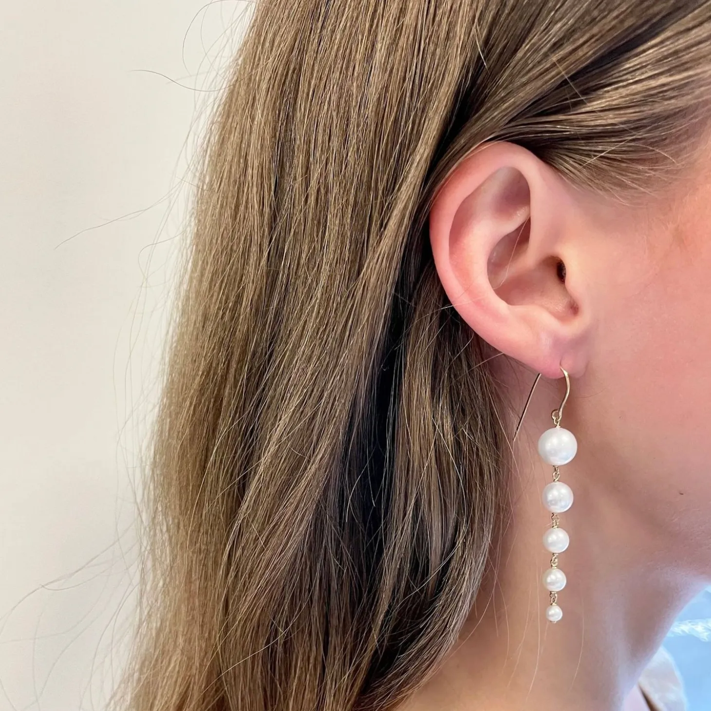 Poppy Finch 14Ct Yellow Gold Round Gradual Pearl Dangle Earrings (Pair)^The Alkemistry Online